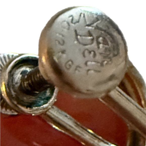 Vintage 12 K Cameo Earrings in Gold screwback - Picture 3 of 3